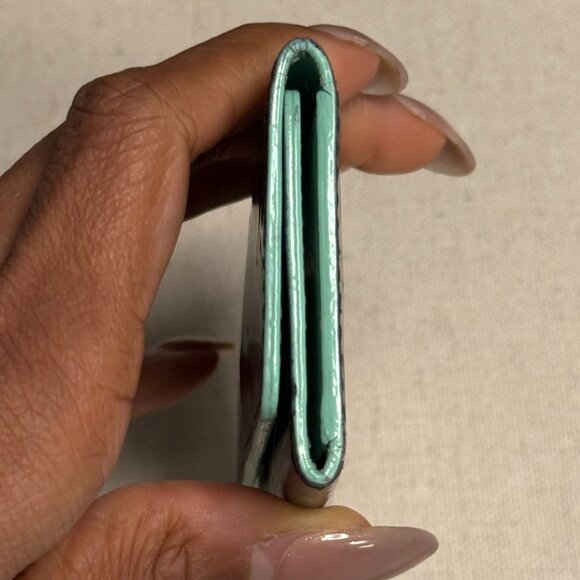 Louis Vuitton Monogram Vernis 4 Key Holder - Picture 9 of 12